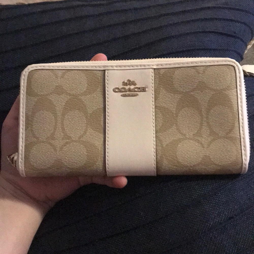 NWT Signature Cream & Tan Coach Wallet